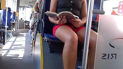 Anh chàng phi sec vang anh thổi phồng kéo vớ và đụ một con chó cái trong miệng