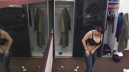 Brunette với tuyệt đẹp to trên mạng xem phim sec hoang thuy linh quan sát, mạng theo dõi