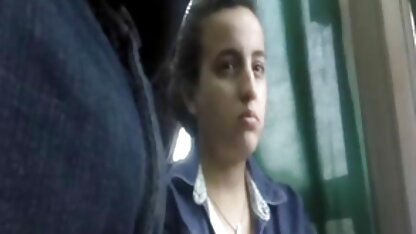 Slender brunette thực hiện hậu môn fisting vì cô ấy lesbian người vang anh sec bạn
