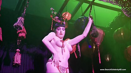 Busty brunette phụ nữ ông sechoang thuy linh chủ fucks với cấp dưới tại một cuộc họp
