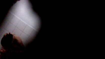 Trẻ Babe masturbates âm đạo và hút vòi nước xem sec vang anh