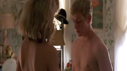 Busty ﻿sec vang anh làm sạch phụ nữ Dolly Leigh fucks với một trọc đầu biến thái chủ sở hữu