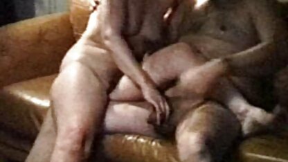 Babe háo hức phim sec hoàng thuy linh hút một lớn vòi nước