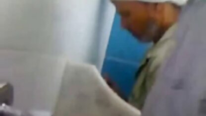 Một con chó cái massage bong phim sec hoàng thùy linh bóng