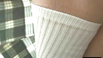 Một người đàn ông được bơm lên liếm một L. và giật một xem sec vang anh tinh ranh trước khi quan hệ tình dục