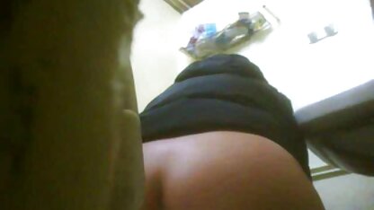 Cô gái xem phim sec nhat ky vang anh tóc nâu cởi quần áo trước mặt nam giới và bắt đầu vặn vẹo mông