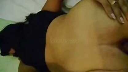 Đôi thâm nhập trong một sexy fim sec hoang thuy linh brunette với hai người đẹp trai dâm đãng